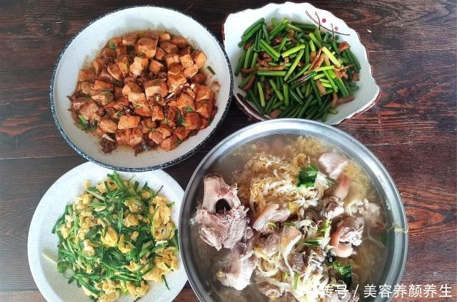 孩子|周末,孩子住校回家,给他做了4个菜,都是家常菜,把他吃撑了
