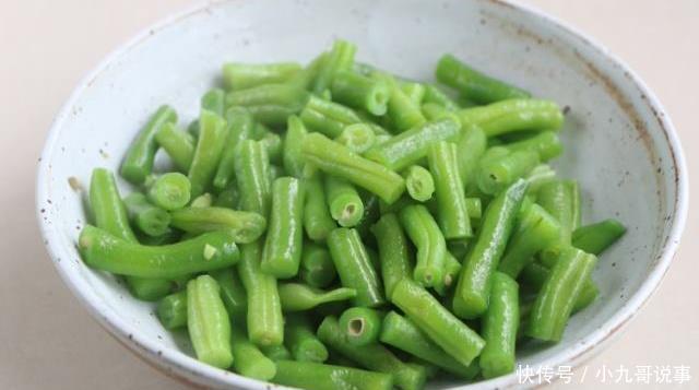 孩子|这三样素菜一起炒,实在太好吃了,三天两头给孩子吃,提高免疫力