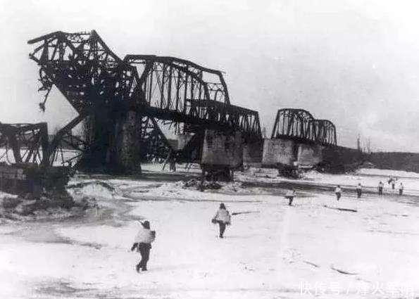 取水|志愿军发现美军在射程内取水，准备射击，班长急忙制止：不准开枪