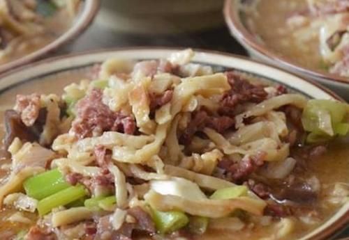 羊汤|夫妻俩开店只卖“它”,一出锅就被抢完,20元一碗,顾客真值