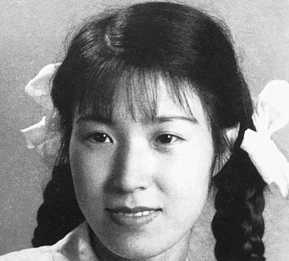 李玉琴|末代皇帝溥仪共有几个老婆？分别是谁？哪个曾让他下跪