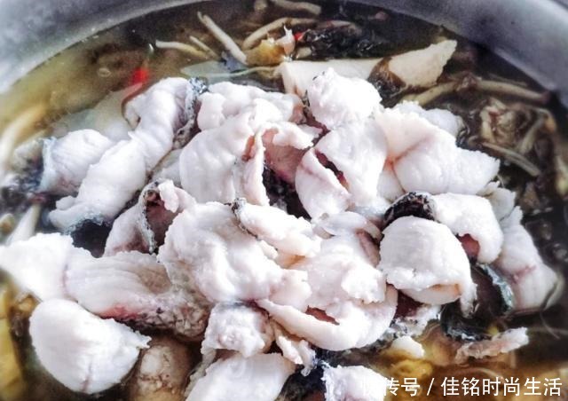 做法|不会做酸菜鱼饭店大厨教你详细做法，学会了，汤酸麻辣鱼肉鲜