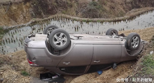  超载|载7名女同事被查，司机下车后反倒教育起交警：你舍得丢下一个？