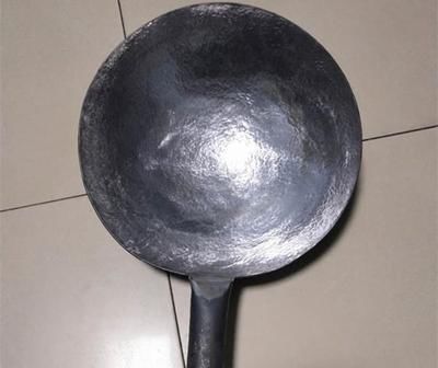 不粘锅|农村“土不粘锅”,靠电视一炮走红一锅难求,如今100一个没人要