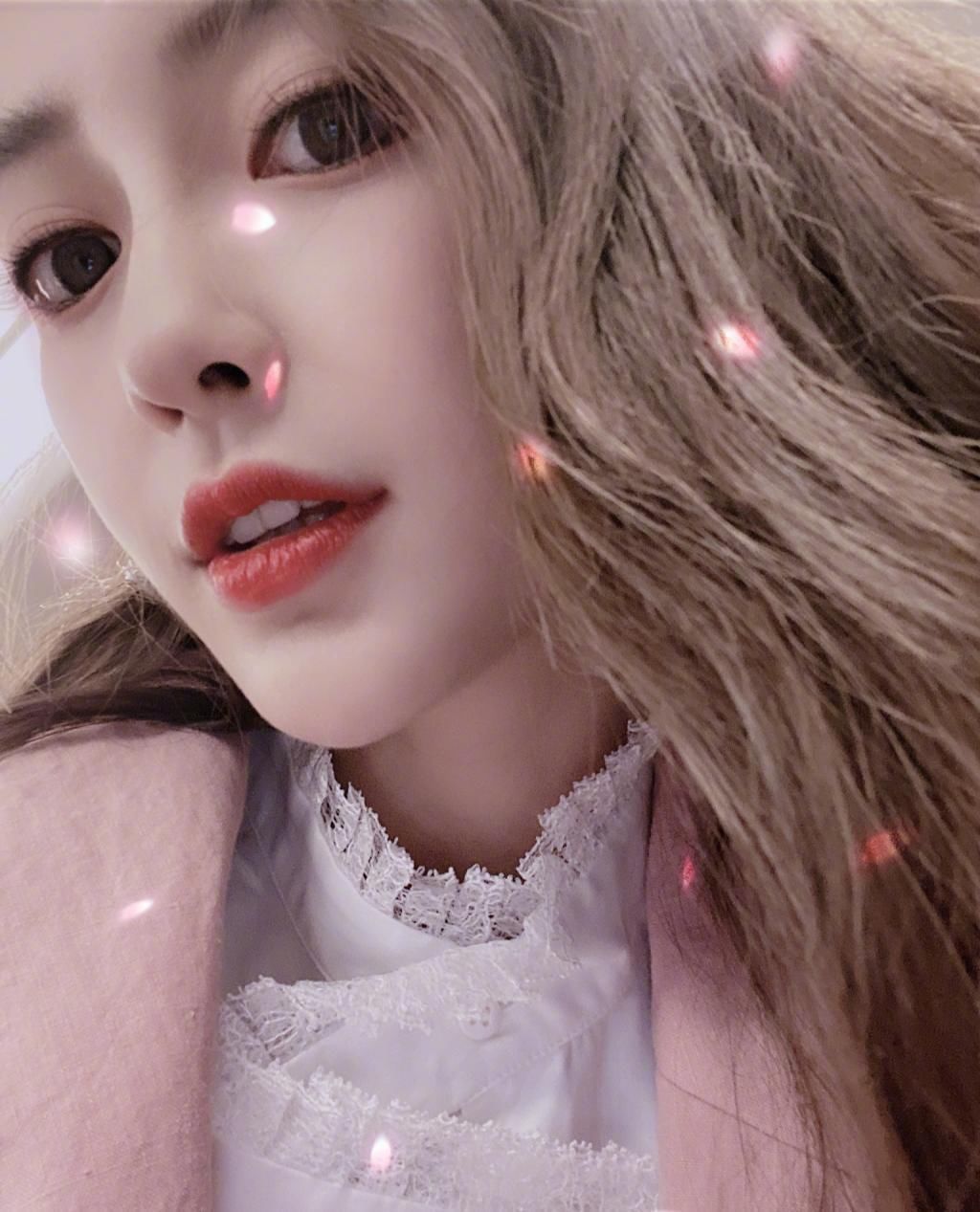 郑恺|跑男杀青六人合照,杨颖好像全身都在“抗拒”,郑恺机智避嫌