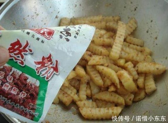 狼牙土豆|小夫妻小吃摊每份只卖3元,但每天收入却上千,好吃到没朋友!