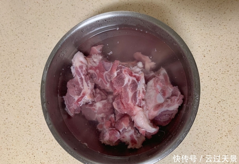 排骨|反复提醒,排骨别焯水!饭店都这样操作,排骨嫩滑多汁,太好吃了