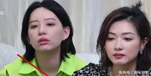 李斯|李斯丹妮和万茜坐在一起,谁注意到她在干什么,这也太暖了吧