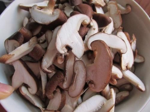 上桌|夏天最该吃的不是黄瓜,而是它,简单炒炒就上桌,精神饱满过夏天