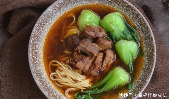  美味|和泡面说再见，小厨教你在家烹饪红烧牛肉面，软烂可口十分美味！