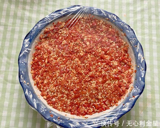 劣质的小米|68岁大叔靠摆地摊卖辣椒酱,养活一家5口,向他讨教配方分享出来