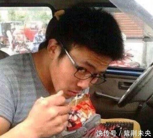 图片|搞笑图片幽默段子笑话:这车好有年代感啊,还能上路么?哈哈哈