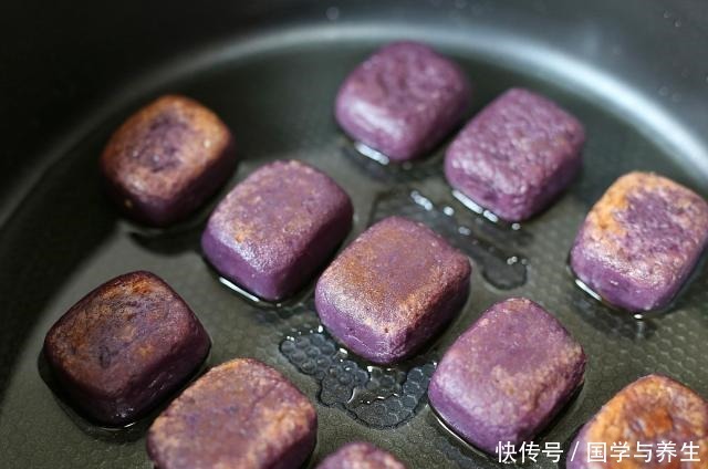 不炸|紫薯里加3个鸡蛋,不煮不炸,个个软嫩好吃,比麻团还要香