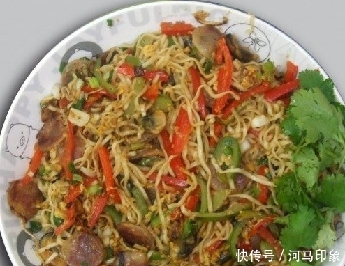  好吃|炒面新做法，连大厨都称赞，好吃不腻，比山珍海味好吃100倍！
