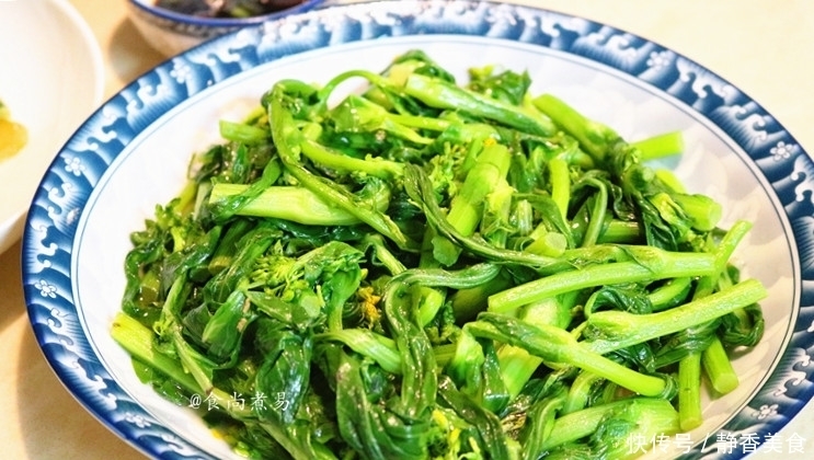 上桌|周末做了这顿午餐,三种口味猪大肠端上桌,米饭煲好后一粒未动