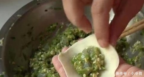 做法|用“它”包饺子,做法简单,口感鲜嫩多汁,端上餐桌后,家人抢着吃