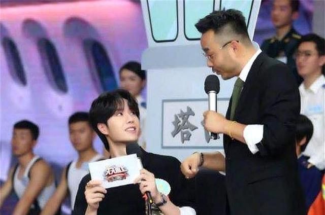 王一博|连续5年王一博为汪涵准点庆生?王一博真是个懂得感恩的孩子!