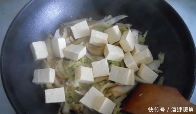 把豆腐|爱吃豆腐的有福了,加上粉条做成汤,鲜嫩有营养,配米饭真香