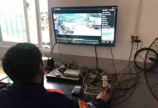  妈妈|14岁男孩网上买5999元手机，妈妈代退货被拒，商家住的房5万一平