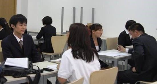 森林|面试官森林里有一条眼镜蛇从来不咬人,为什么我回答过被淘汰