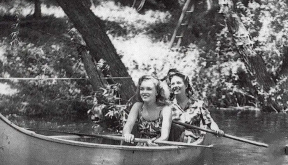 林徽因|无法重拍的瞬间:化妆舞会上的林徽因,吻宋美龄手的麦克阿瑟,划赛艇的梦露