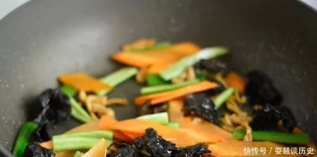 秋天|秋天就吃这道菜,荤素搭配味道好,1顿饭吃这1道菜就够了!