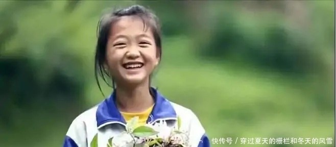  成网|《变形计》的漂亮妹妹梁小友成网红，因父亲生病辍学挣钱，却被网友批评想红