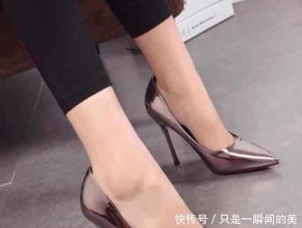 直率|尖尖的高跟鞋穿上优雅的女性气质, 展现出工作场所的直率和干练气质!