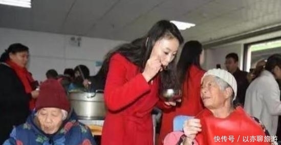  现出|从年入千万到如今现出“原形”的草帽姐，皆是因果轮回！