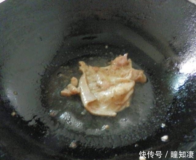  寒冷|带有粽叶香味的香菇鸡腿饭非常适合寒冷和多雨的天气