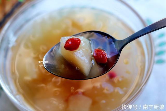 梨子|梨子别再生吃了，拿来和银耳炖汤，每天喝一碗，清热润肺、去秋燥