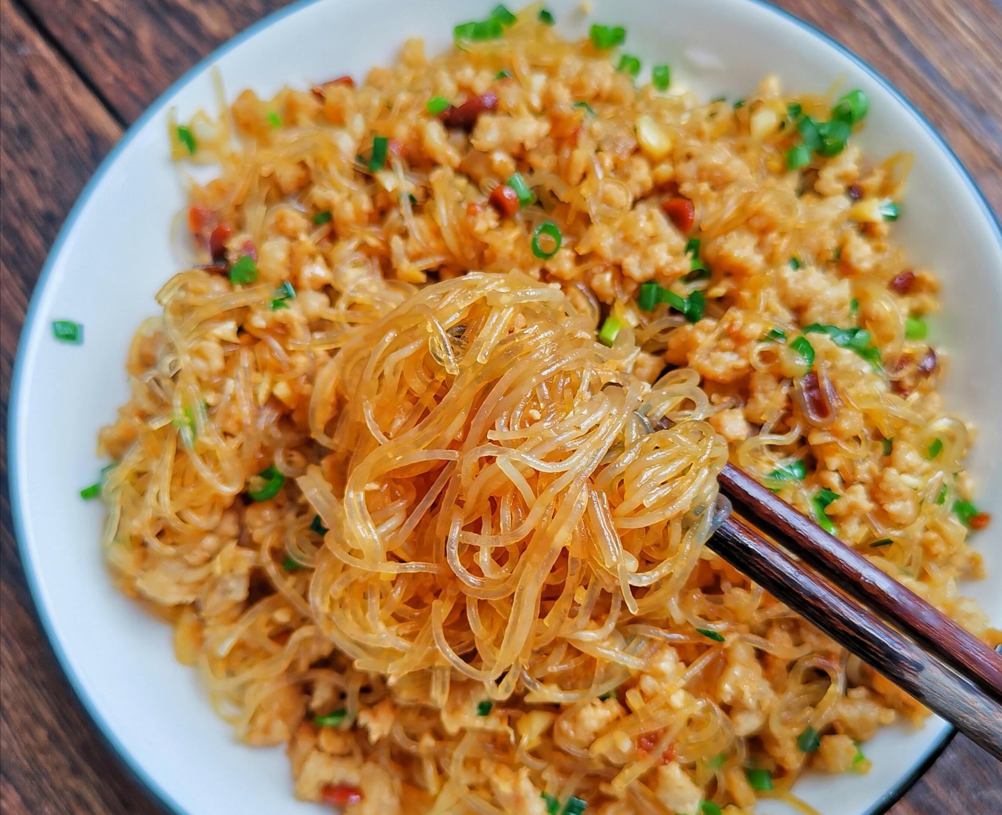  下饭|特别下饭的肉末粉丝，做法简单成本低，做它米饭要多煮