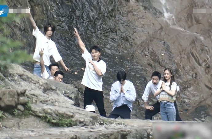  看清|跑男成员集体坐车过水桥，镜头拉近看清座位安排，谁更受宠很明显