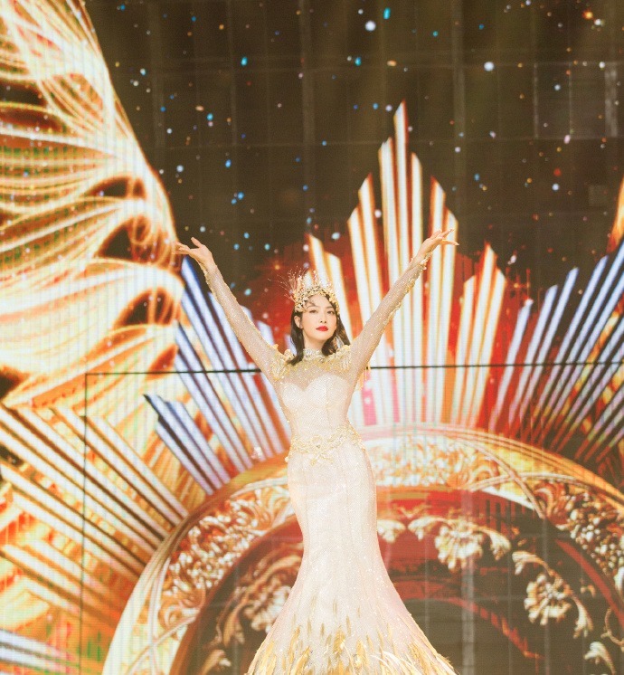  亮相|金鹰晚会收视夺冠！湖南卫视力压浙江卫视，金鹰女神宋茜压轴亮相