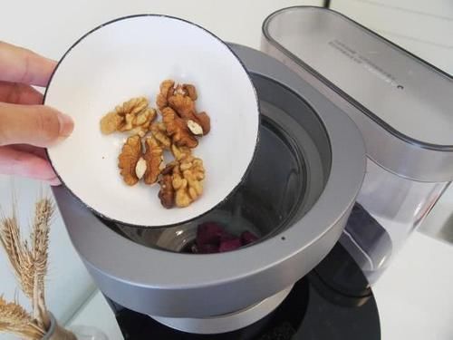 适合|适合老人喝的核桃糊,燕麦紫薯加核桃,淡淡清香很诱人