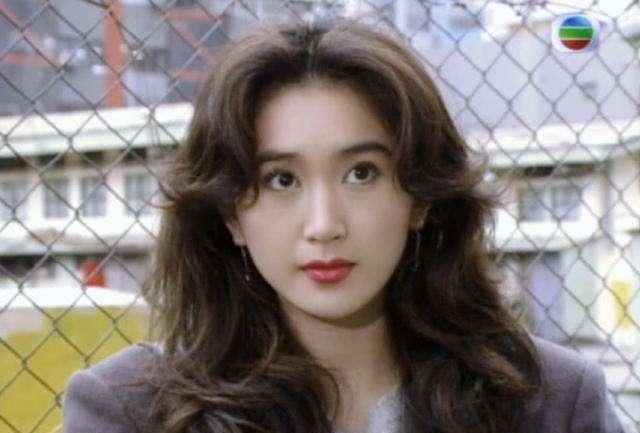 嫁入|星探发掘15岁一夜爆红,嫁入豪门17年后离婚,50多岁终成独立女性