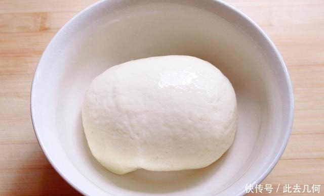 春饼|这饼一锅可出16张,比纸还透亮,柔软筋道,卷啥都好吃,简单易学