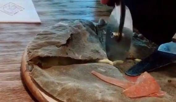 披萨|头一次吃披萨,服务员欺负我没吃过披萨,给我上了一个什么东西