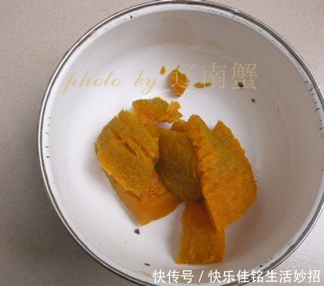 调色|今天用南瓜给发糕调色,纯天然的色素,很美的