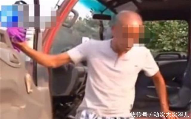  驾驶|货车司机因违规驾驶被查，交警却不开罚单，得知原因让人落泪