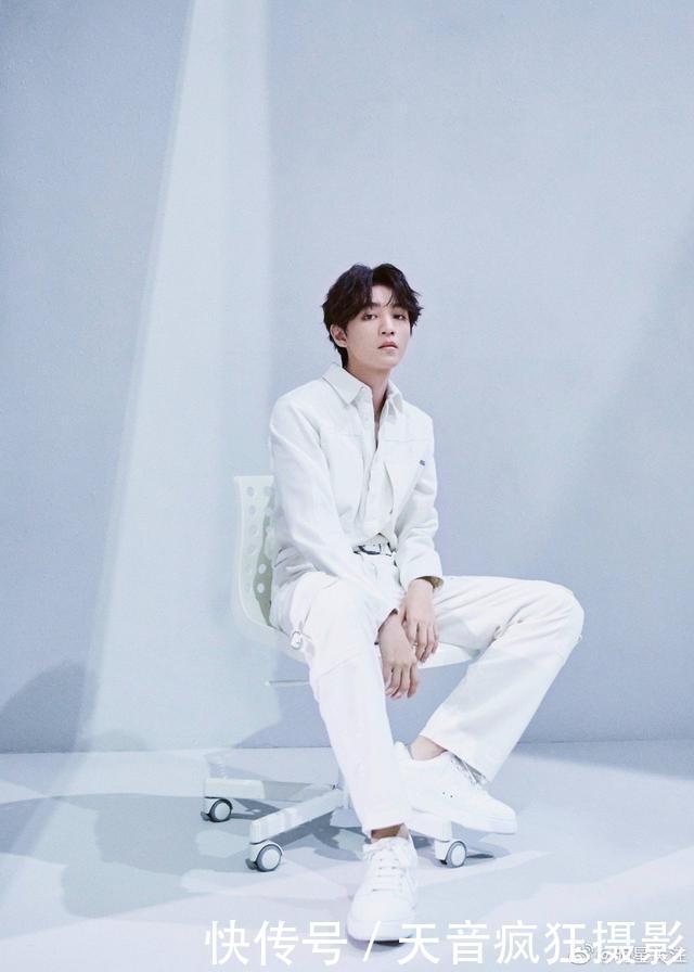 八月|王俊凯八月搭配合集,大帅哥衣品超级棒,一起学起来!????