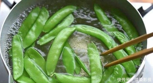 食材|烹饪这4种食材前必须焯水,千万别偷懒!别等到吃出毛病就来后悔