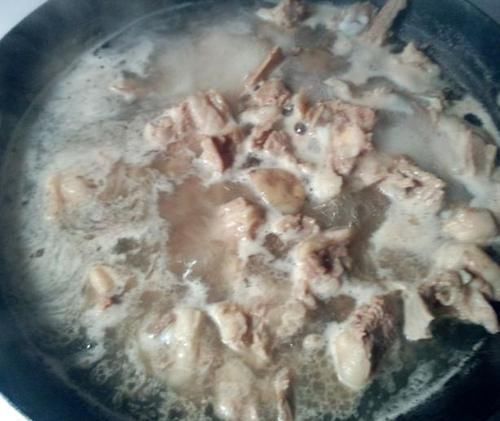 膻味|炖羊肉汤时,这3样缺一不可,汤浓肉香无膻味,可惜很多人不知道