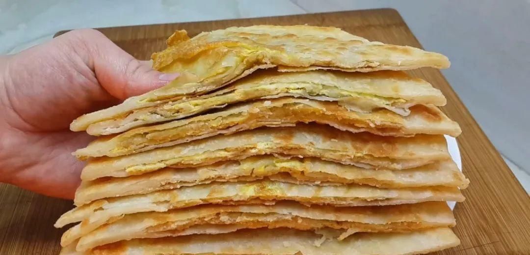 懒人|鸡蛋饼这样做太香了,教你懒人做法,鼓泡零失败,吃过就念念不忘!