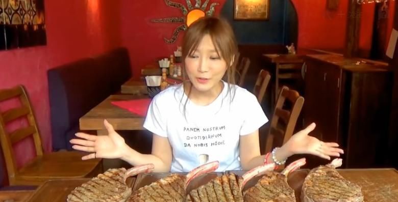 牛排|大胃王吃5块“战斧牛排”,店老板揭穿了她,网友我也能吃完