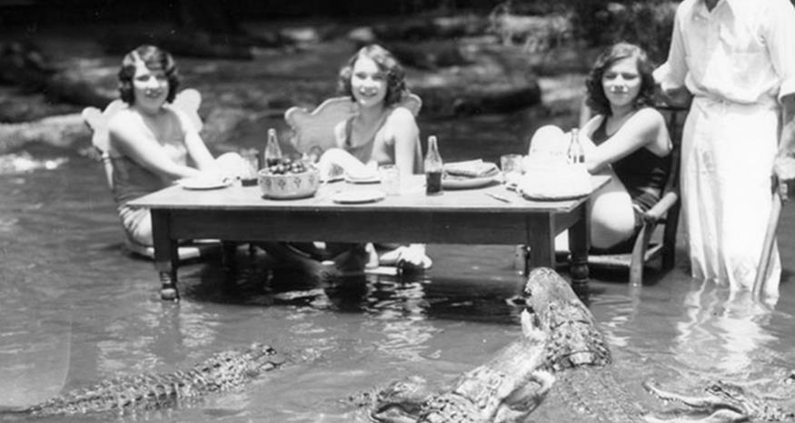 束腰|100年前的老照片，比“三寸金莲”还惨的束腰，图5在鳄鱼池里聚餐的贵妇