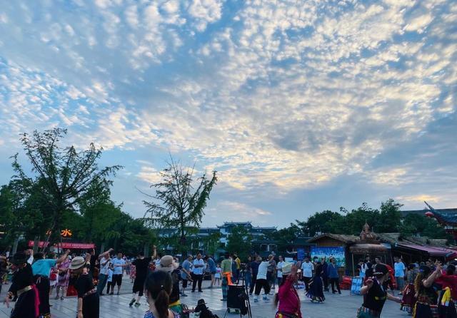 水乡|成都一座热闹的水乡古镇,小桥流水清凉宜人,正吸引越来越多人来