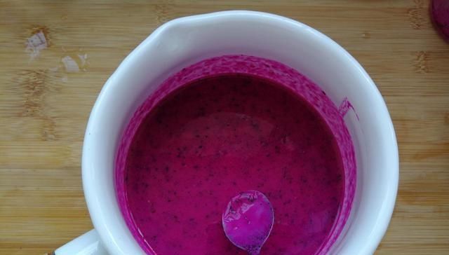 双色|火龙果换种吃法,加点酸奶做双色布丁,成本低成功率高