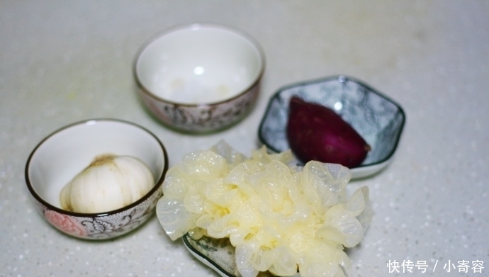 用清水|好喝看得见的紫薯银耳百合汤,清热又润肺,适合经常炖给家人喝!