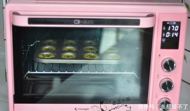 儿子|这饼奶香浓郁,又酥又掉渣,制作简单,成本又低,儿子太喜欢吃了